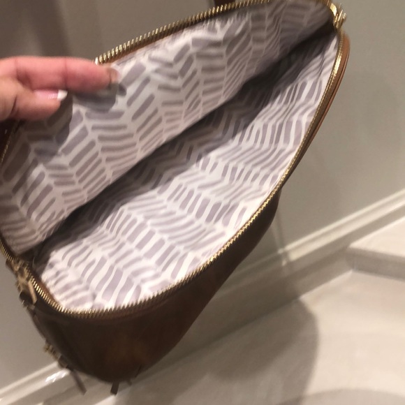 Crossbody purse. - Picture 3 of 7